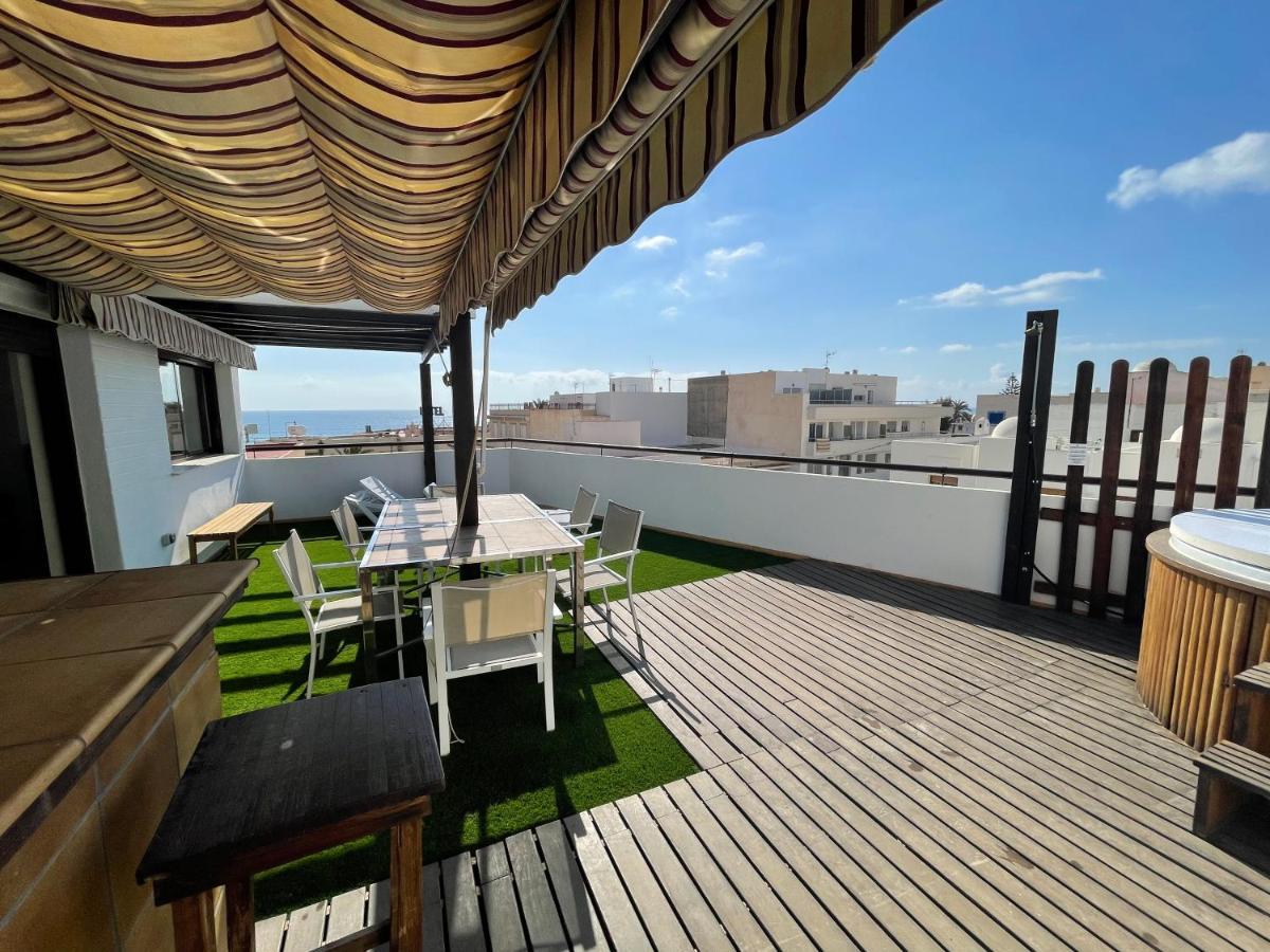Ático con jacuzzi a 100 metros de la playa Carboneras Exterior foto